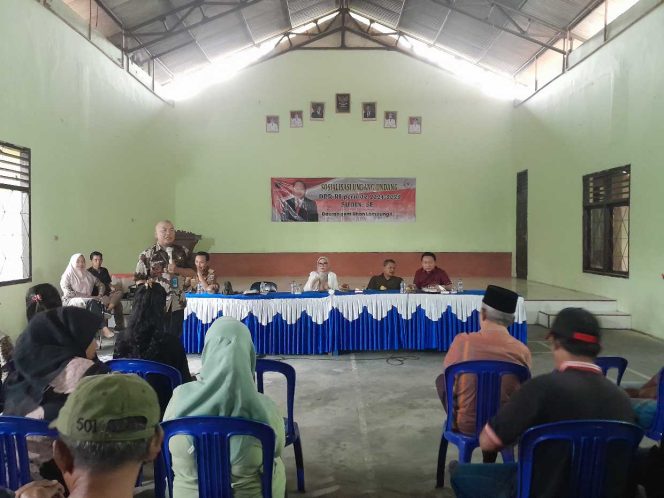 
					Perwakilan BNN Kota Metro, Ari Kurniawan saat memberikan materi kepada masyarakat. Foto: Red