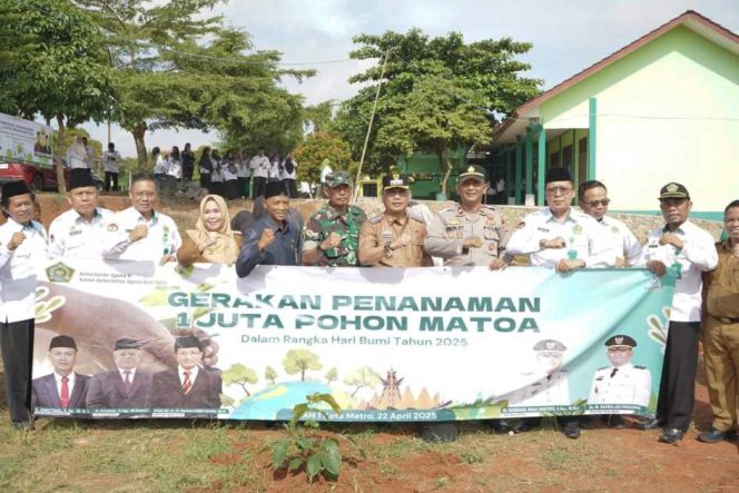 
					Wali Kota Metro Hadiri Peringatan Hari Bumi dan Penanaman 1 Juta Pohon Matoa