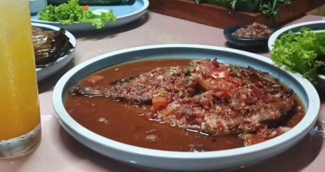 
					Pisro: Epik Rasa dari Dapur Pepadun ke Panggung Piring Kota