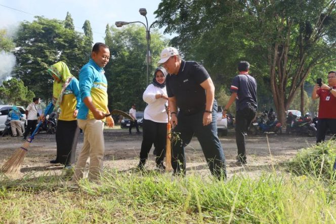 
					Gotong Royong ASN Lampung Timur Dipimpin Langsung Wakil Bupati Azwar Hadi