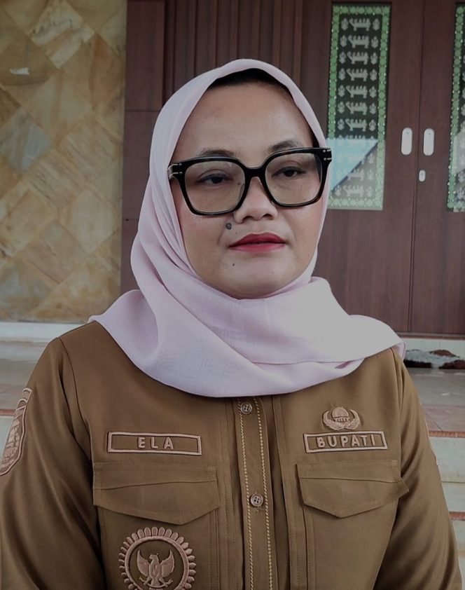 
					Bupati Lamtim Ela Siti Nuryamah