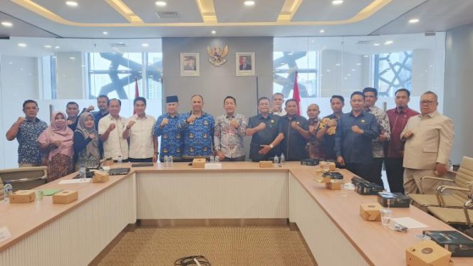
					Pemkab Lamtim saat mengunjungi Komdigi konsultasi soal kabel