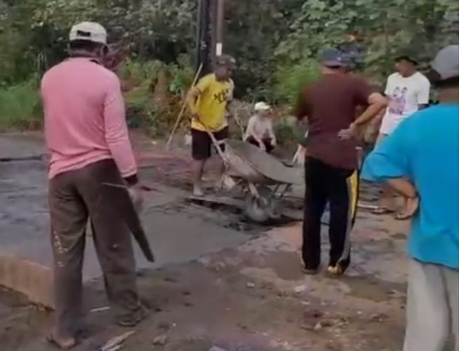 
					Infrastruktur Tak Kunjung Diperbaiki, Warga Metro Selatan Bergerak Sendiri