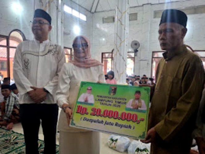 
					Safari Ramadan di Darul Hidayah, Bupati Ela Serahkan Hibah Rp20 Juta dan Santuni Anak Yatim
