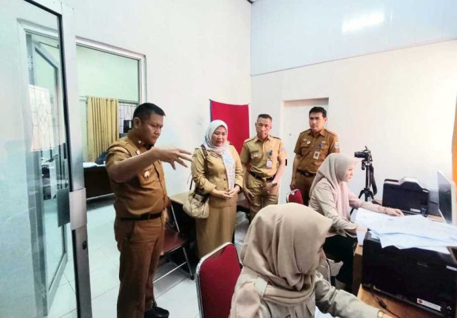 
					Sekda Metro Pantau Pelayanan Disdukcapil dan MPP, Tekankan Profesionalisme ASN